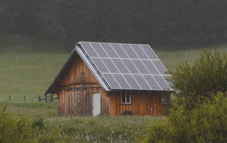 Bild: Kleines Haus mit Solardach
