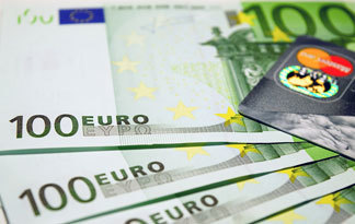 Bild: Euroscheine-Kreditkarte