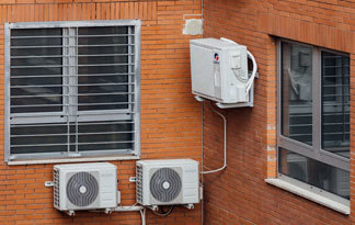 Bild: Split-Klimaanlage am Haus