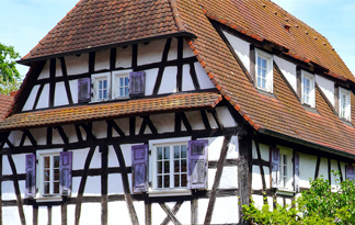 Der Status Altbau bezieht sich in erster Linie auf den energetischen Zustand des Hauses Bild: Altbau ohne moderne Wärmedämmung